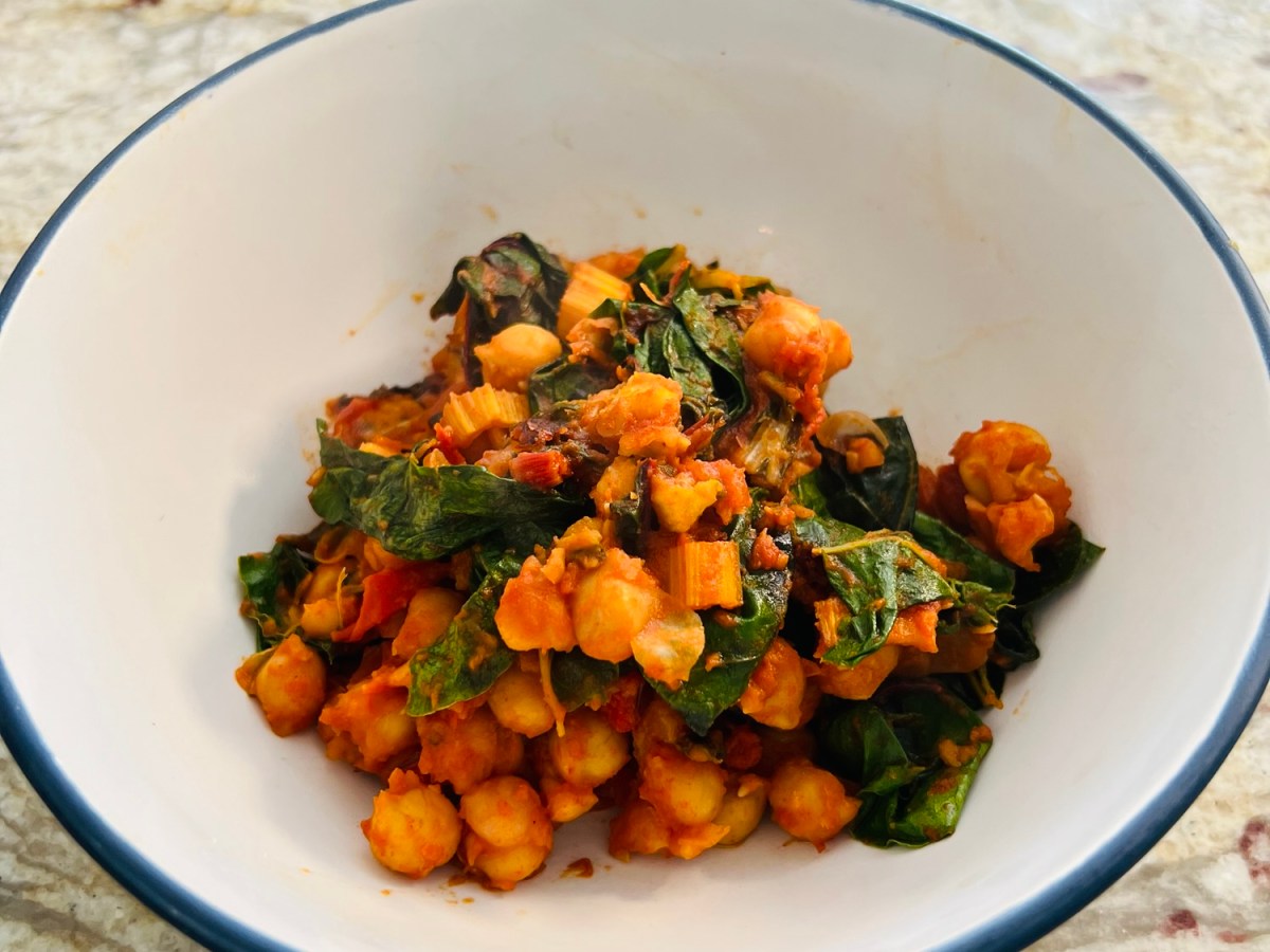 Pois chiches aux tomates et à la bette à carde – 6&nbsp;ingrédients