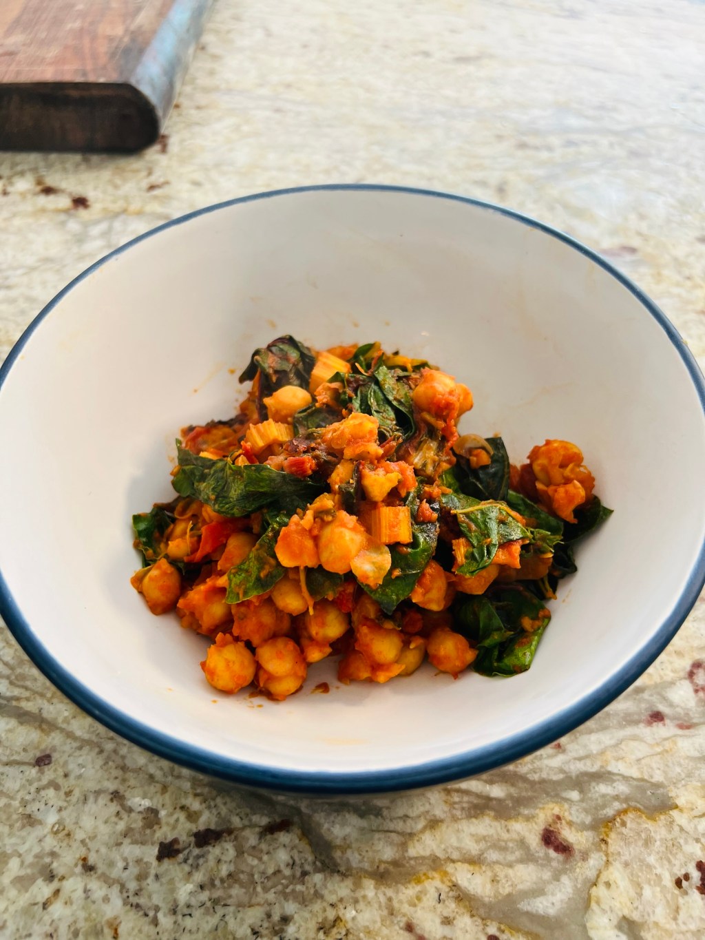 Pois chiches aux tomates et à la bette à carde – 6&nbsp;ingrédients